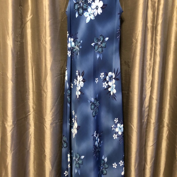 Women’s dress! - Picture 2 of 7